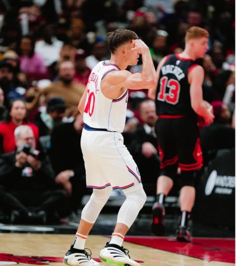 快船超越勇士成为联盟平均年龄最大的球队，但他们的二当家才28岁！

球迷对快船队