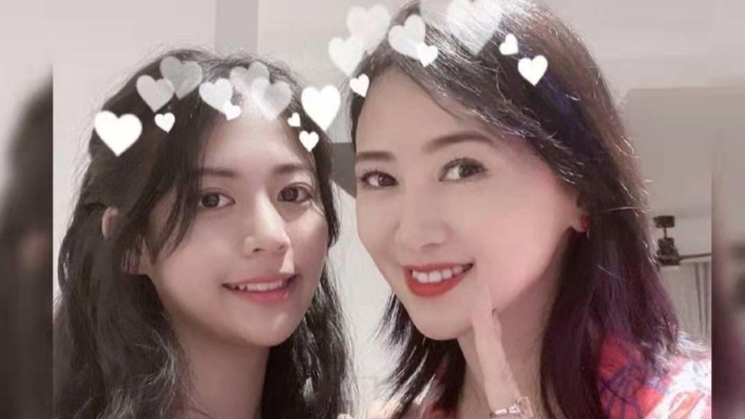 翁虹自曝与丈夫分居3年感情反而更好了！如今女儿已亭亭玉立