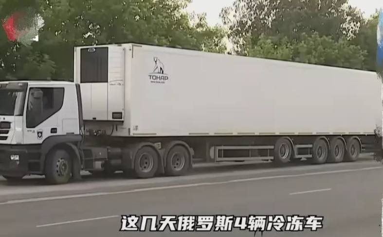乌克兰拒收阵亡士兵遗体成国际丑闻，无法收场。
至今还停在俄乌边境散发出气味的四辆