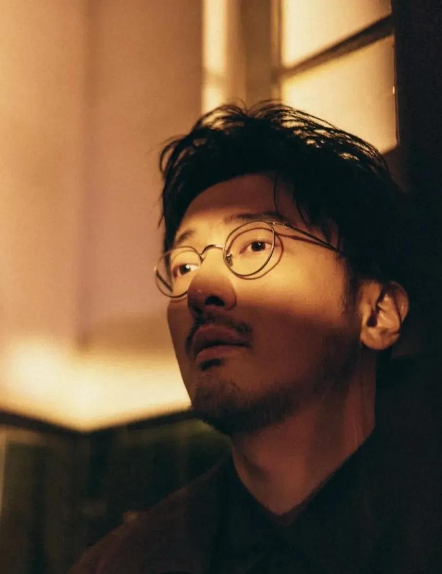 只要是王传君演的电影，不管他演的是正派还是反派，他都是观众讨论最多的演员。从前对
