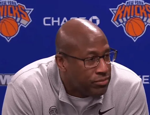 尼克斯主帅迈克-布朗接受媒体采访，在谈到球员兰德里-沙梅特的伤病问题时说：
“只