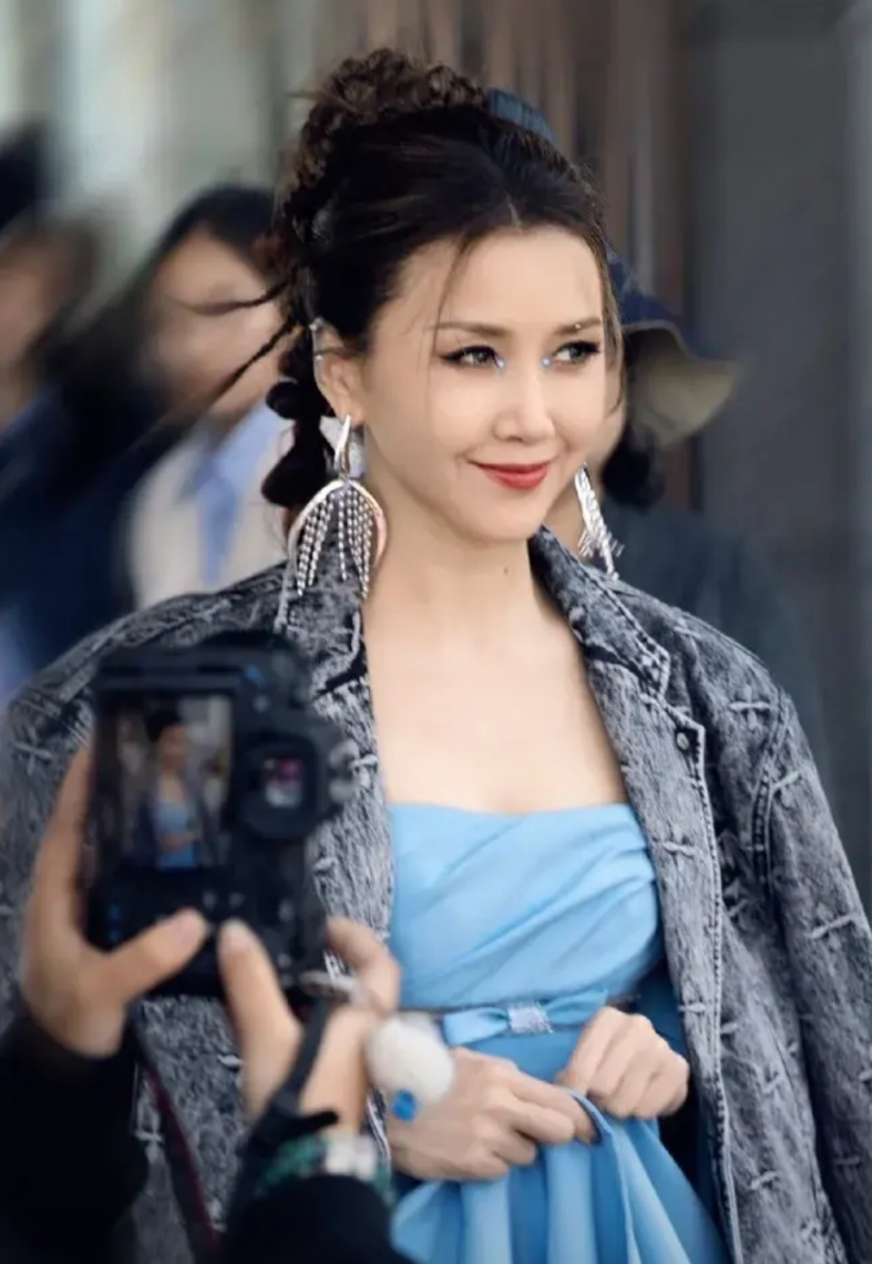万万没想到

浪姐一公结束受益最大的不是唱歌跳舞都不行的陈德容，也不是断层第一的