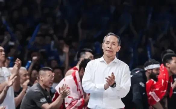 广厦客场战胜北京，大比分4-2战胜北京男篮成为本赛季CBA总冠军。
赛后，媒体人