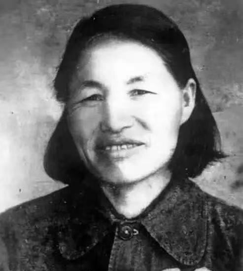1951年，冷月英称：“1943年，我因欠了地主刘文彩五斗租谷，刚生孩子三天，就