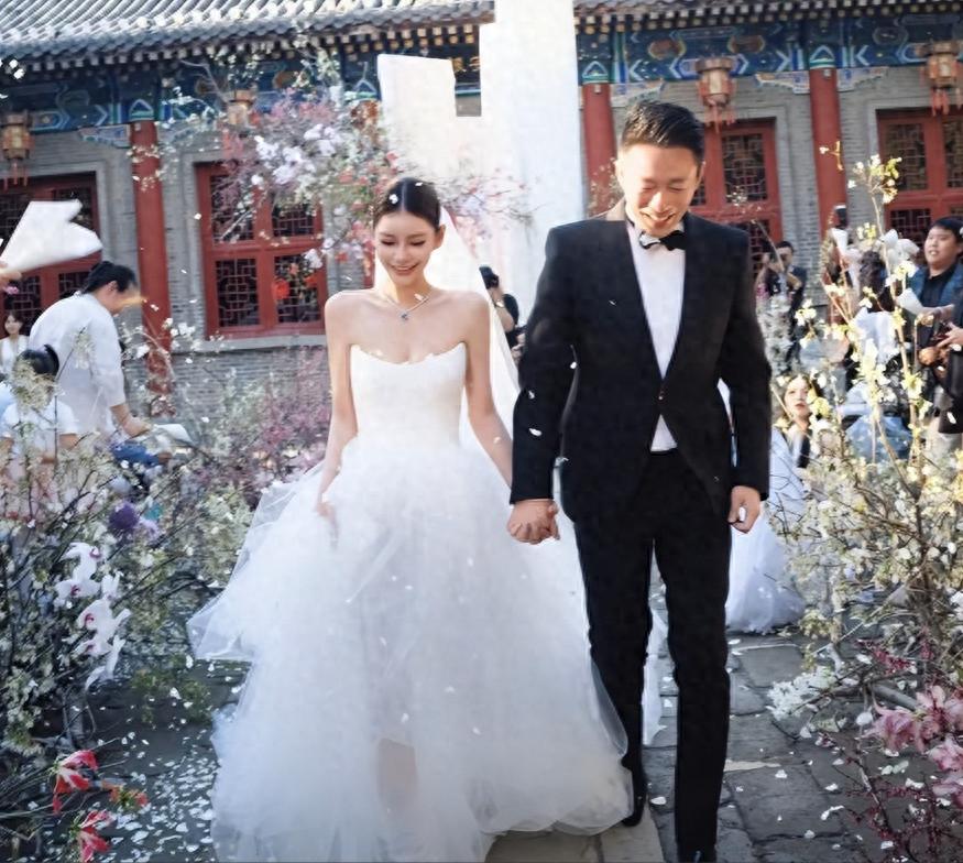 汪小菲太善良了，是个念旧的人。这样的人会坏吗？
 
刻骨铭心的爱永远不会遗忘，更