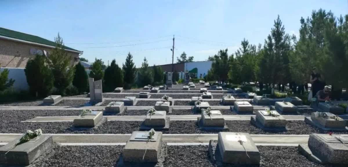 塔斯社消息，当地时间16日，乌克兰利沃夫市市长萨多维伊宣称，该市“光荣山”苏联红