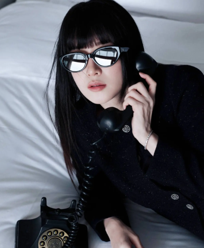 江疏影大胆尝试新造型，瞬间感觉年轻了不少！