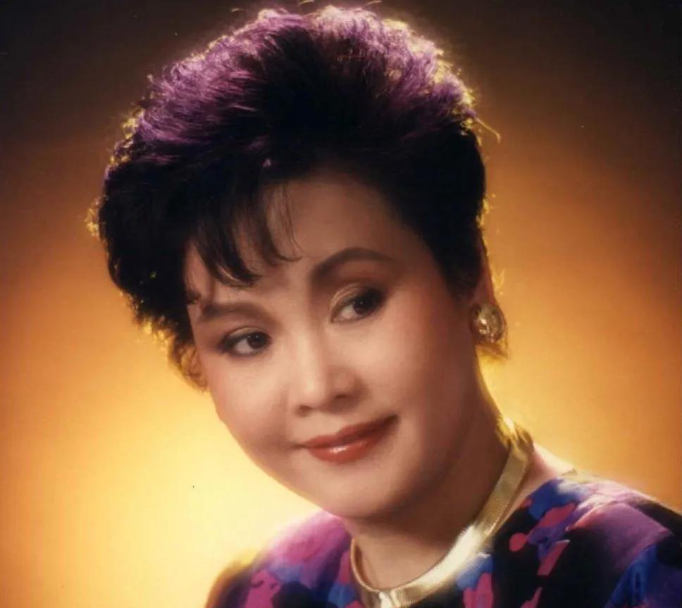 李谷一如何评价邓丽君
  常常看到有人抨击李谷一老师对邓丽君的评价，说李老师怎样
