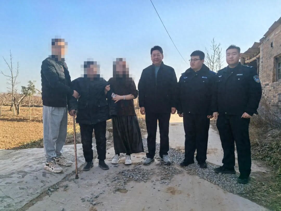 暖心！八旬老人赶集走失，警民联动三小时寻回