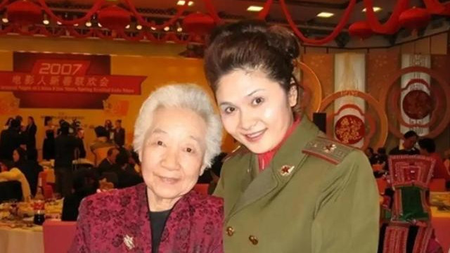 韩月乔：从 “挂历女神” 到佛系晚年，她的人生从未被 “红与不红” 定义