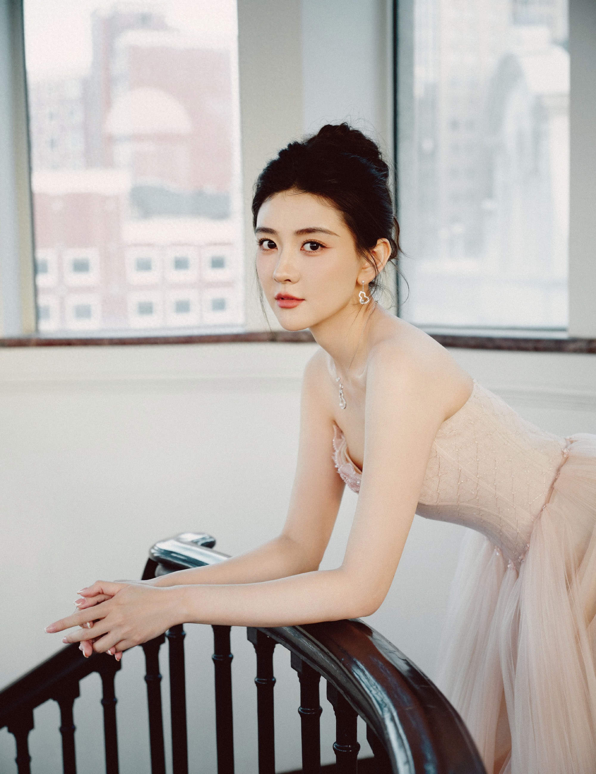 梁洁这也太清新了吧，美得让人移不开眼
