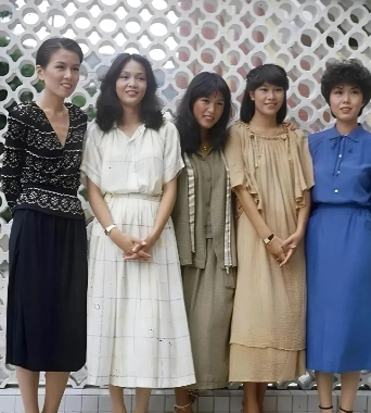 传奇女子旧照引热议，审美差异成焦点

这张照片里的女子，据说曾是周润发和谢贤的心