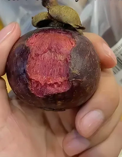 听朋友说这个美食很好吃，我也买了几斤回来。还有点贵怎么感觉一点也不好吃啊
