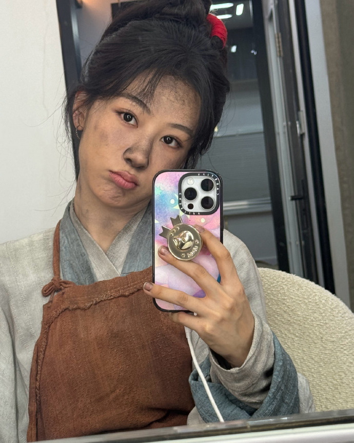 杨紫“挖煤”妆好真实，这个演员真没包袱。