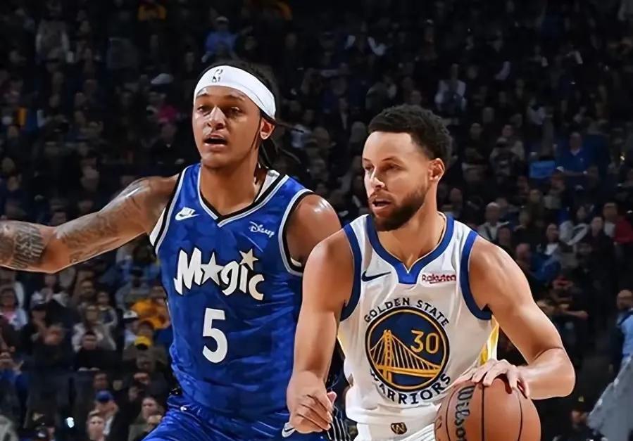 4日NBA常规赛，勇士119-101胜黄蜂，四大功臣助其升至西部第六：
1. 斯