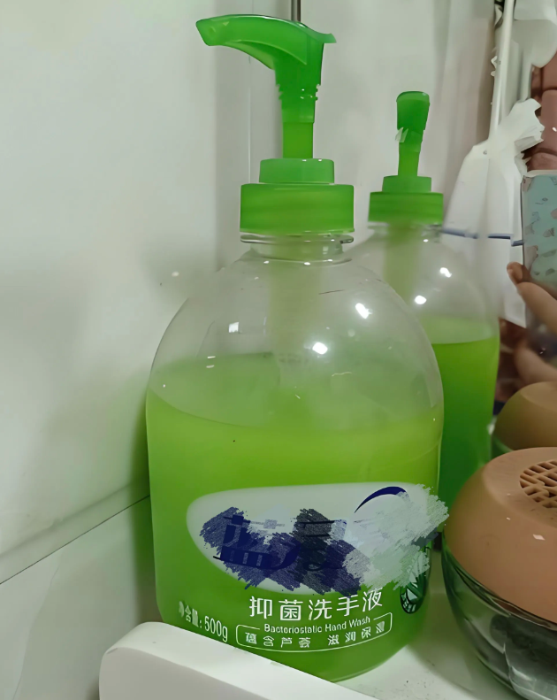 拿两瓶洗手液被开除：是公司太狠，还是员工太贪？