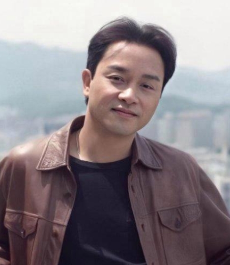 张国荣逝世之谜：风光背后的无尽哀伤

张国荣从24楼一跃而下，遗书中满是困惑与不