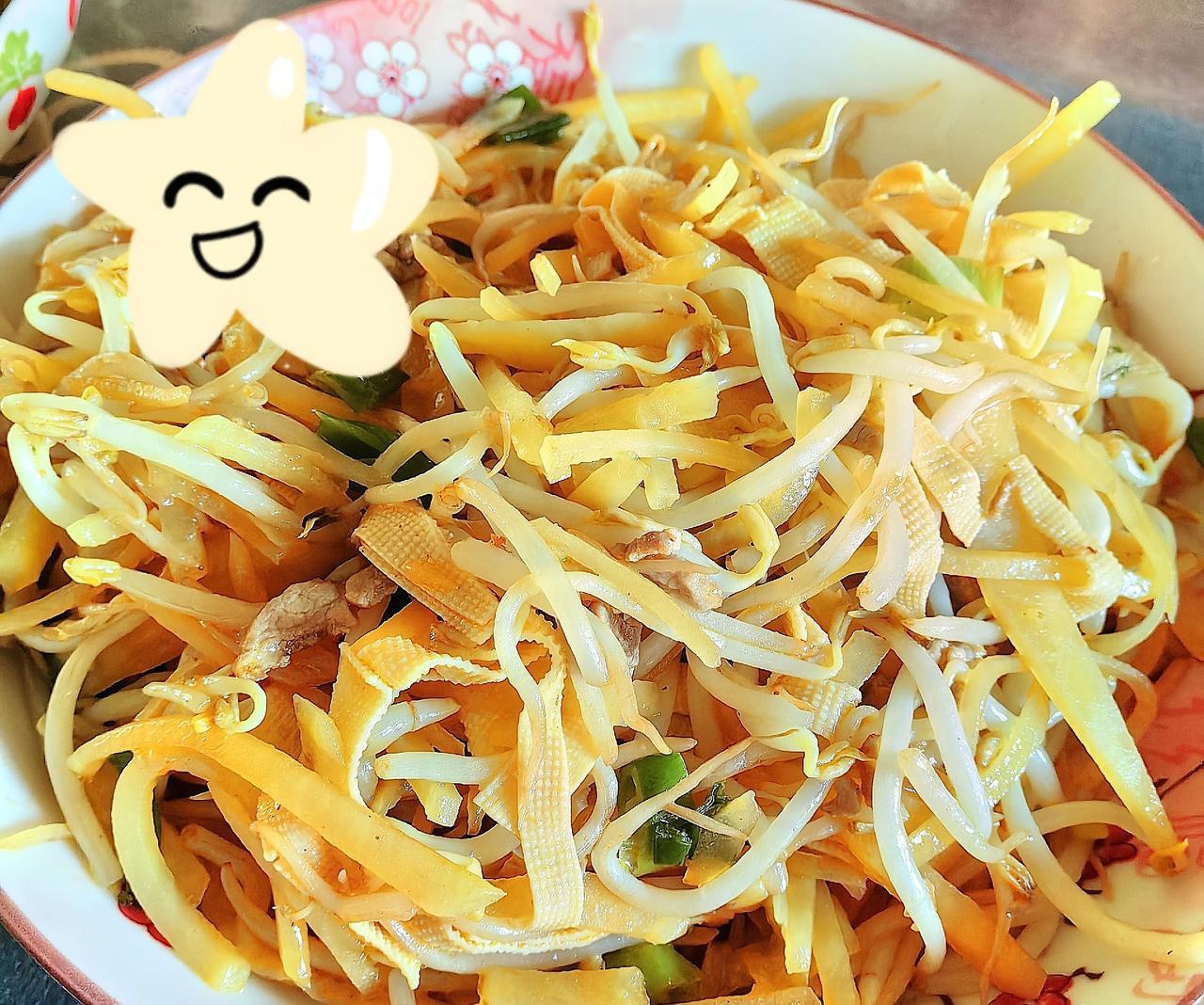 “面包遇煎饼，酥软藏真味。〞这商家太有创意了，给自家的煎饼起个新名字“面包煎饼”