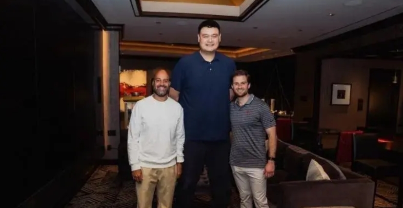 火箭真是给足杜兰特排面了，为了他的加盟连大姚都现身休斯敦，俩人职业生涯应该有过交