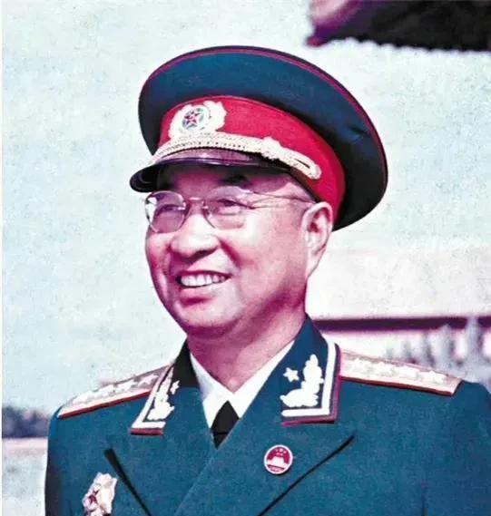 1955年9月27日，在新中国首次大授衔中，陈赓将军被授予大将军衔，位列开国十大