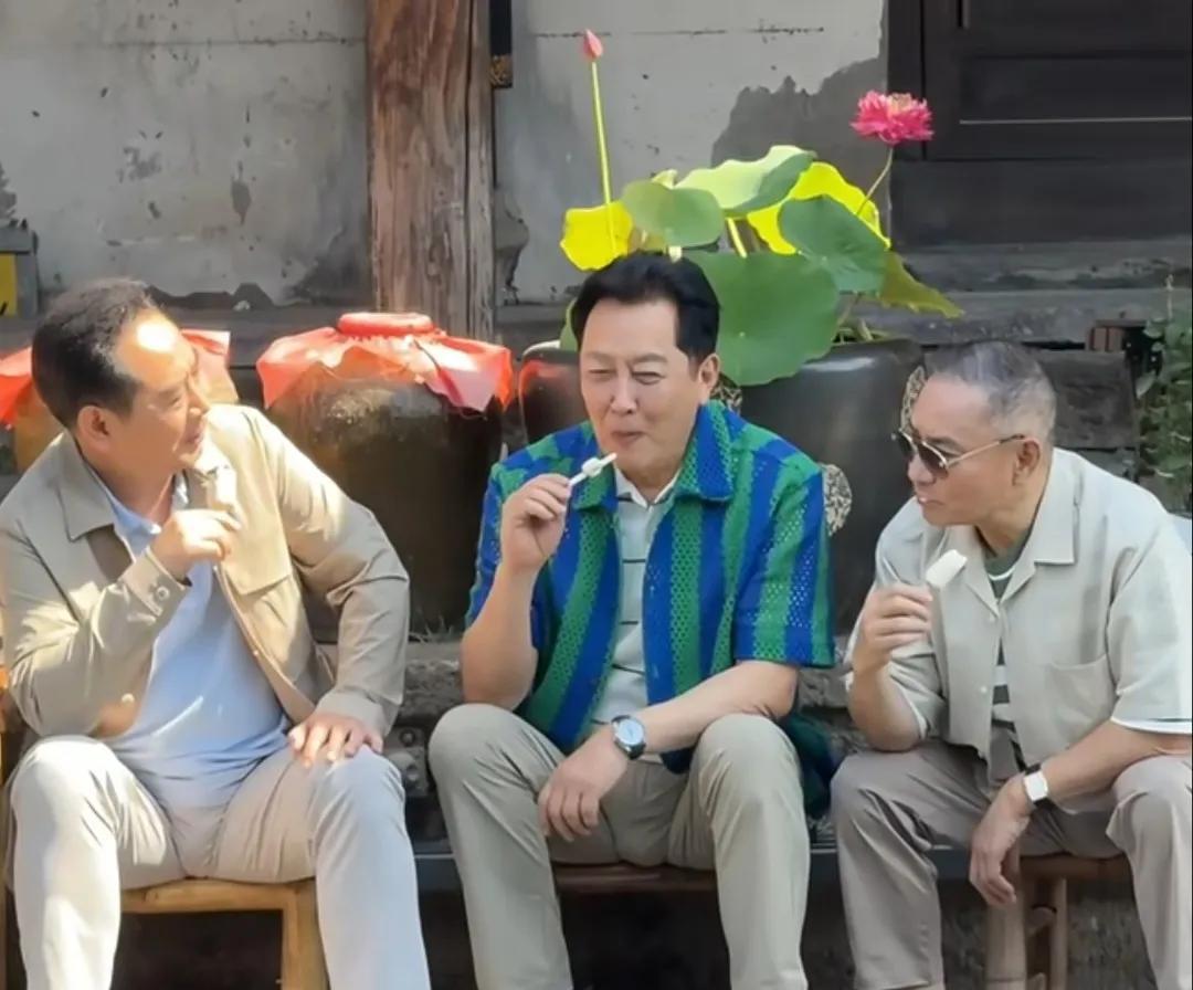 看看这些艺术家们，现在的我们，还有多少人认识的？
很难得，居然在这里看到了鲁迅先