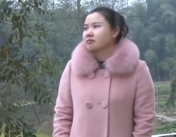 2015年，因工友的一句方言，河南女子被唤醒三岁记忆，她瞬间泪流满面，对着工友吼