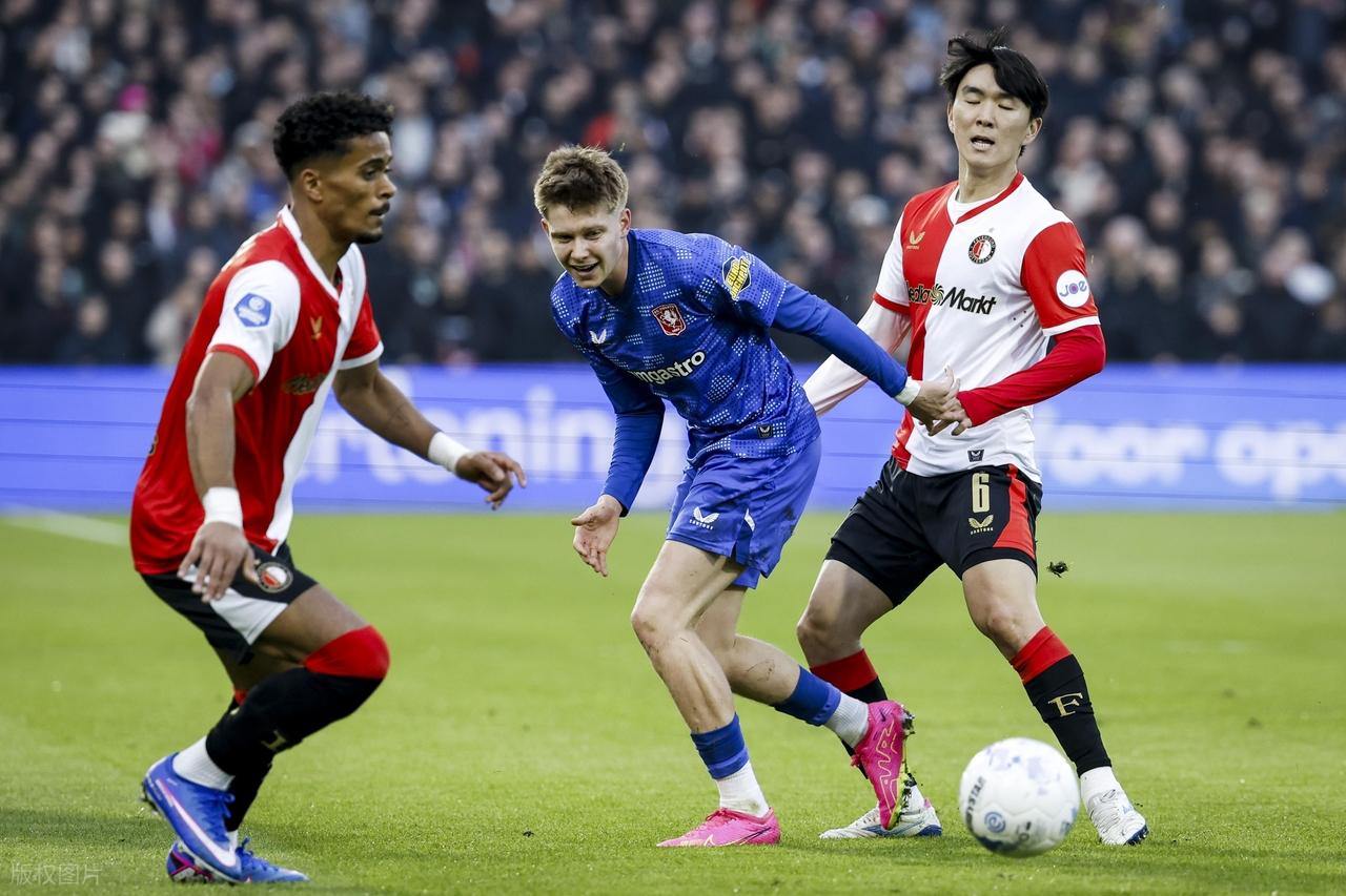 随着范佩西率队3-4，特温特2-0，荷甲最新积分榜出炉