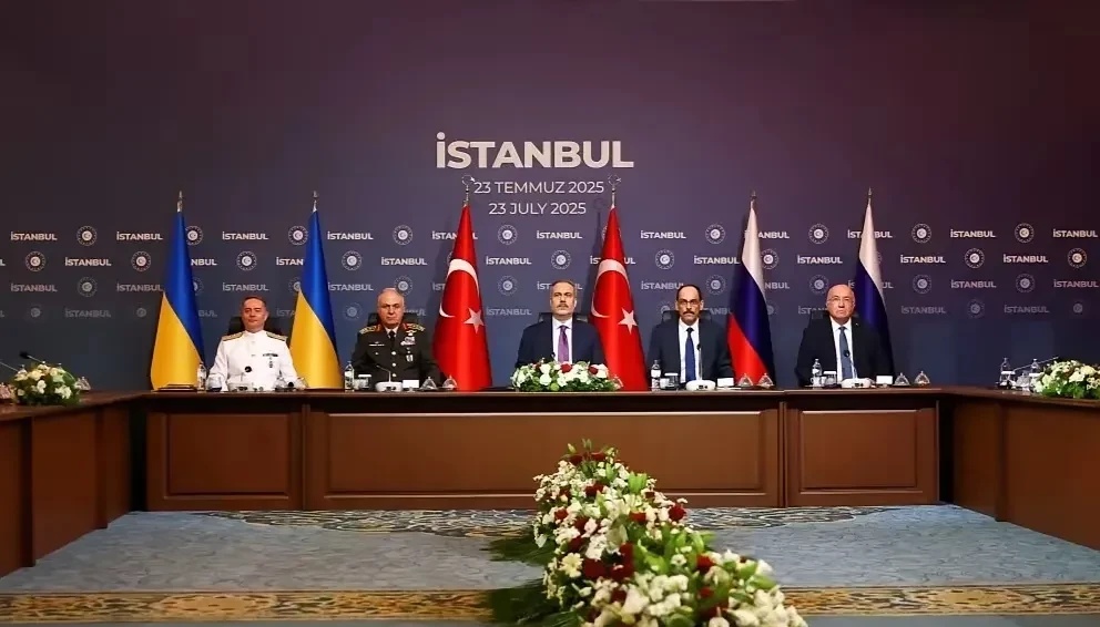 果然不出所料，俄乌在土耳其伊斯坦布尔举行的第三轮和平谈判，双方人员谈了45分钟就