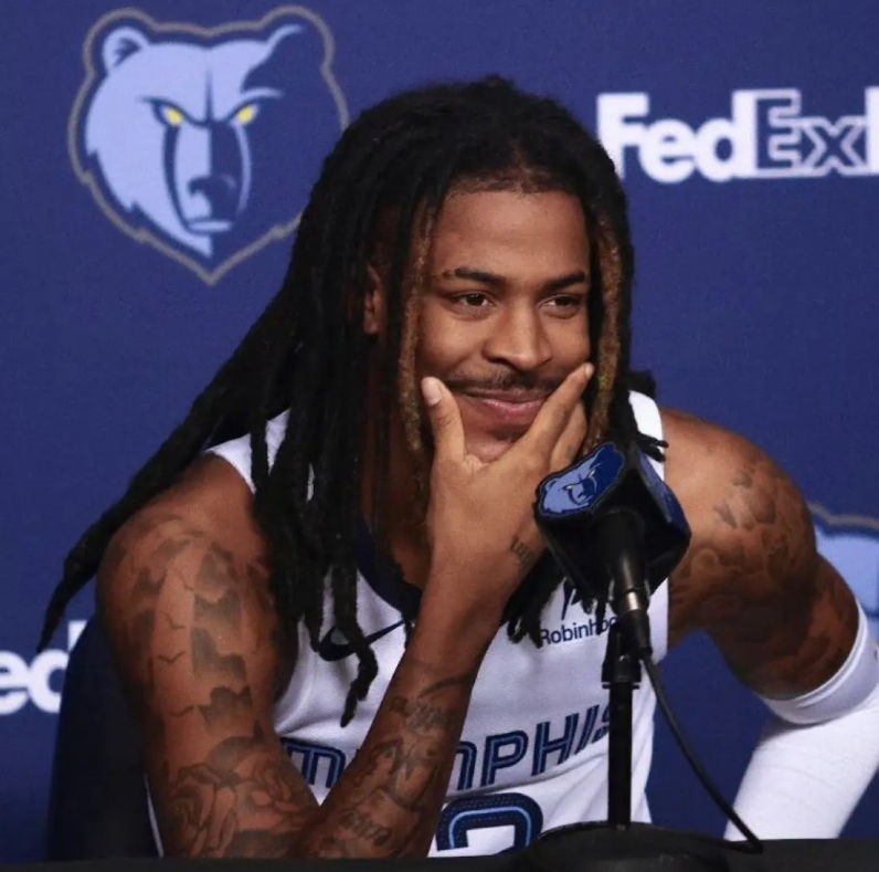 追梦格林真是看热闹不嫌事大，公开挑拨莫兰特与管理层？
追梦格林可真是大嘴，场上不