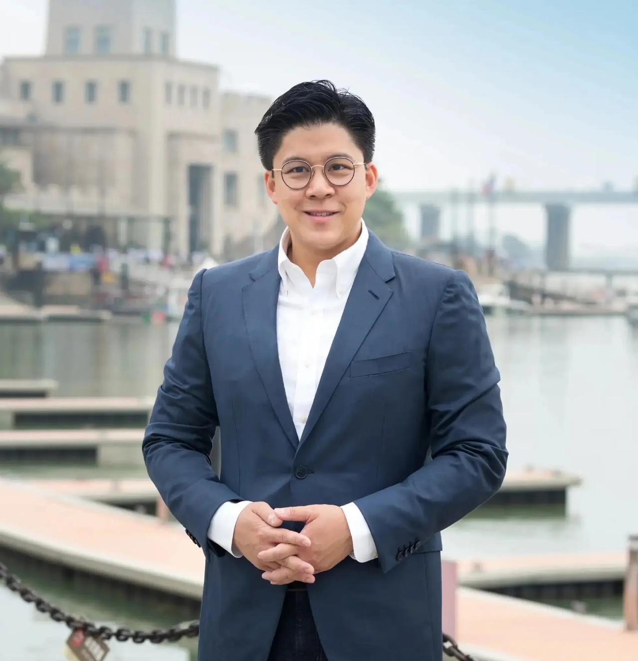 郭晶晶为霍启刚带来的影响、助力
在大众的视野里，霍启刚作为霍氏家族第三代传人，其