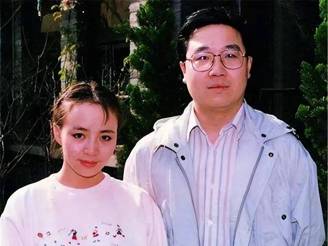 小时候巴图学习不太好，也比较内向，家长会可能一直批评比较多。
后来当演员也没成功