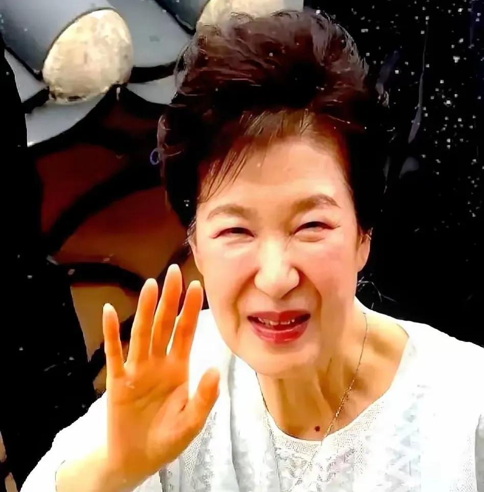 韩国政坛，前总统朴槿惠支持金文株曾一度引发舆论热搜榜，有的说:明明知道金文株所推