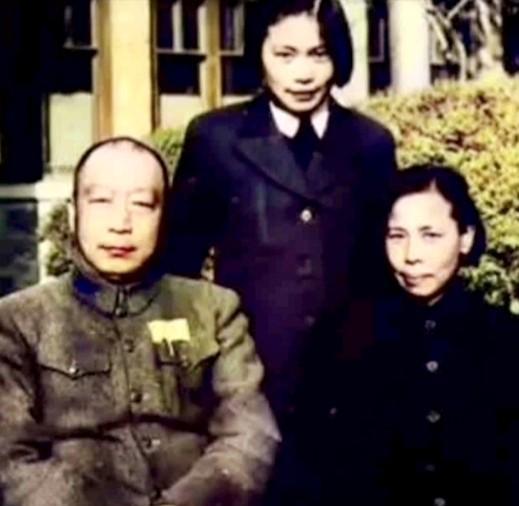聂荣臻与夫人张瑞华与女儿聂力合影