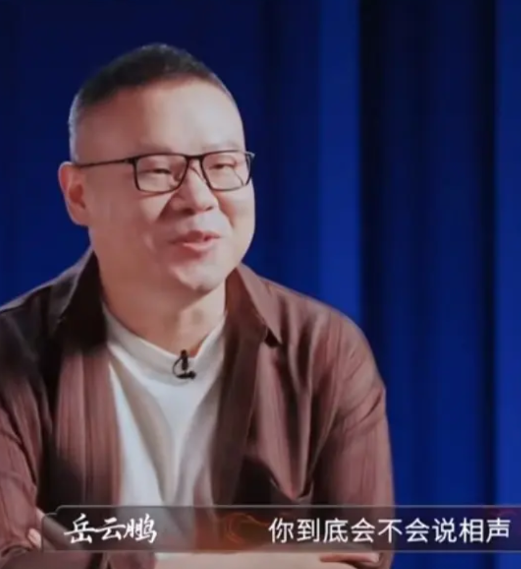 评鸡评委，淘汰白切鸡之后，在另一个环节，记者采访问他。
你有没有被质疑过的时候，