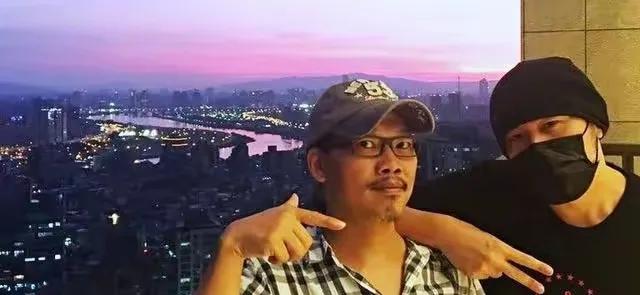 方文山透露大秘密！没有方文山，就没有周杰伦的今天。



毕业后，方文山面临着失