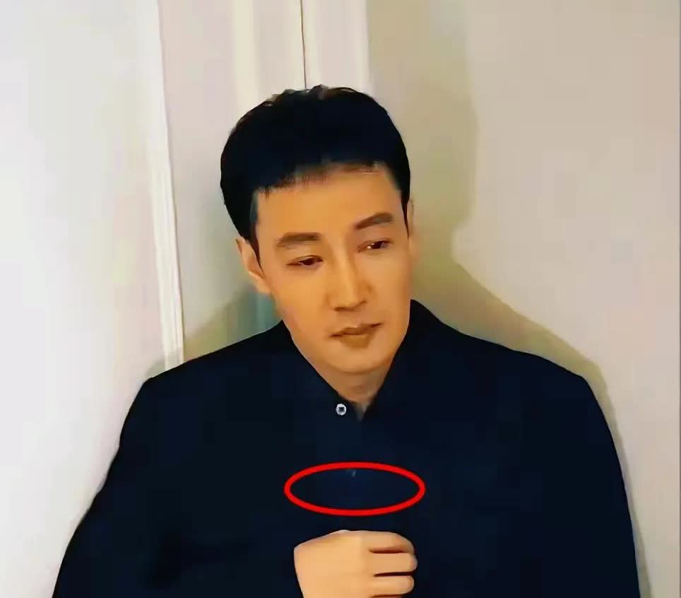 辛柏青状况很糟糕，李乃文非常担心他的情况。李乃文说他连话都说不出来了。辛柏青自从