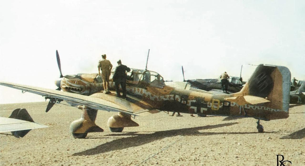 二战彩色照片：二战彩色
拍摄时间：1941年
著名的“蛇”形Ju 87 R-2/