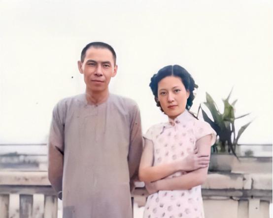 [太阳]1965年，杜月笙的四姨太姚玉兰外出打牌，突然感到全身发热，焦躁不安，她