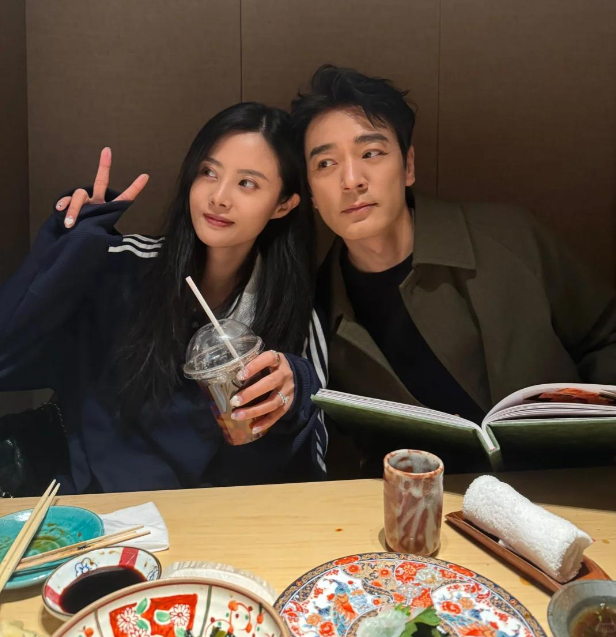 李光洁晒二婚生活，打扮洋气像男大，婚姻幸福全靠小11岁娇妻
