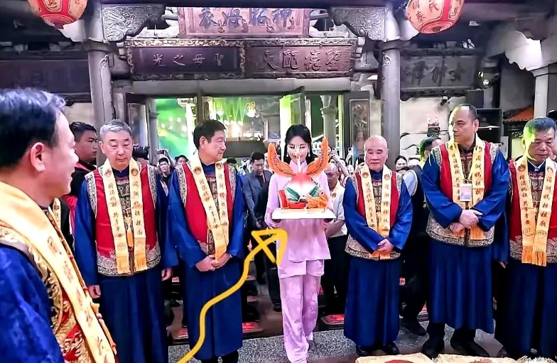刘涛演的妈祖，真是演活了。

现在去妈祖大殿上上香捐款，起步就得百万元。

据知