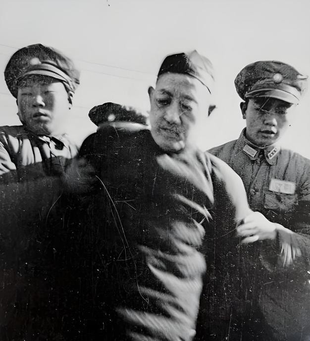1946年，在南京军事法庭接受审判时，大汉奸齐燮元举止傲慢，态度蛮横，对自己投靠