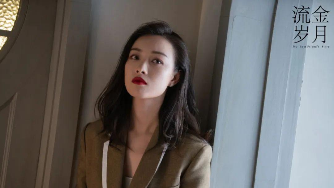 倪妮顶着“谋女郎”的身份出道，然说倪妮的事业一路顺风顺水，但是在感情生活上，倪妮也受了不少伤的