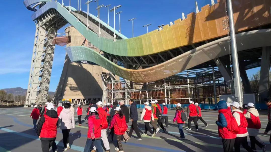 “徒步看北京 健康伴我行”全民健身徒步系列活动暨2025年石景山区徒步大会举办