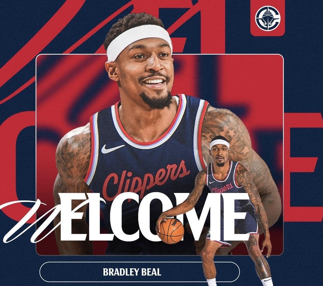 NBA交易消息：快船正式签下了三届全明星，曾入选过最佳阵容的比尔。
只能说纸面上