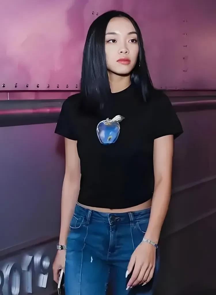 卢少骅名字必须有木，我忍了，
卢少骅归来还开工厂，我也忍了，
可最叫人想不通的是