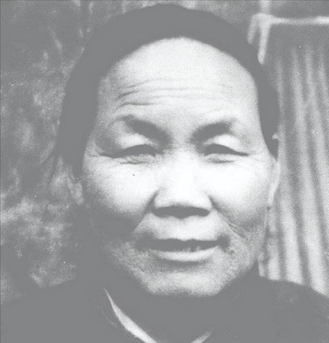 1940年，山东一位大娘给八路军做了小米饭，饥饿的战士们狼吞虎咽。忽然，班长放下