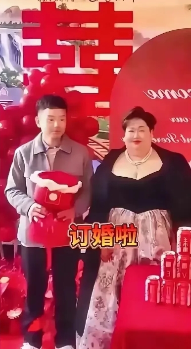 湖南，有一名女子到舅舅家参加表哥的订婚宴，刚到达舅舅家里，看到表哥正在厨房泡茶，