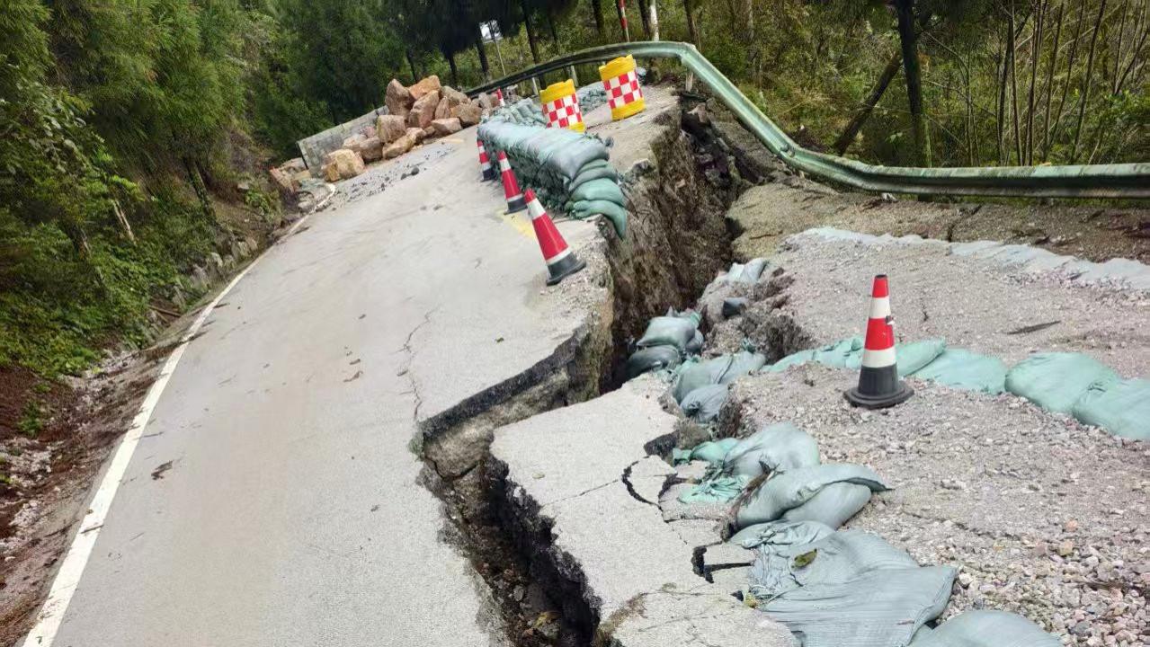 3亿合规景区深陷困局：矿旅开发冲突下，60商户盼合理处置