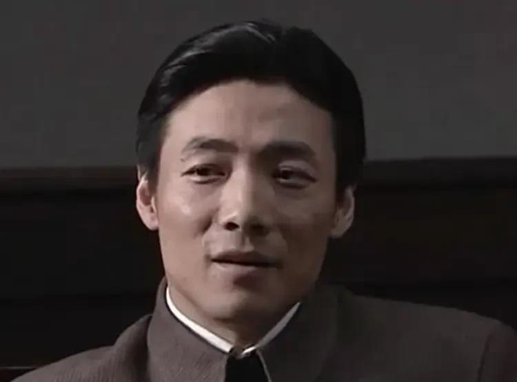 吴敬中:“满满两大车的赃物，你就没有好好的参观参观？”
李涯:“站长，您放心，我