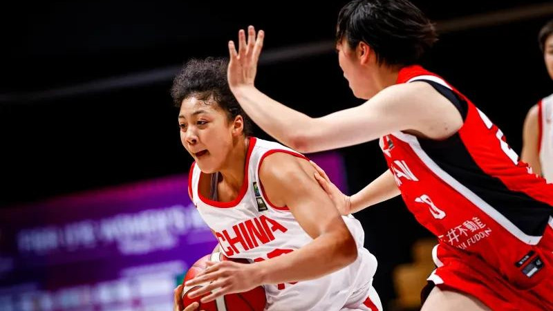 中国女篮21分大败，李沅珊空砍20分，惨遭一米六球员23分痛击